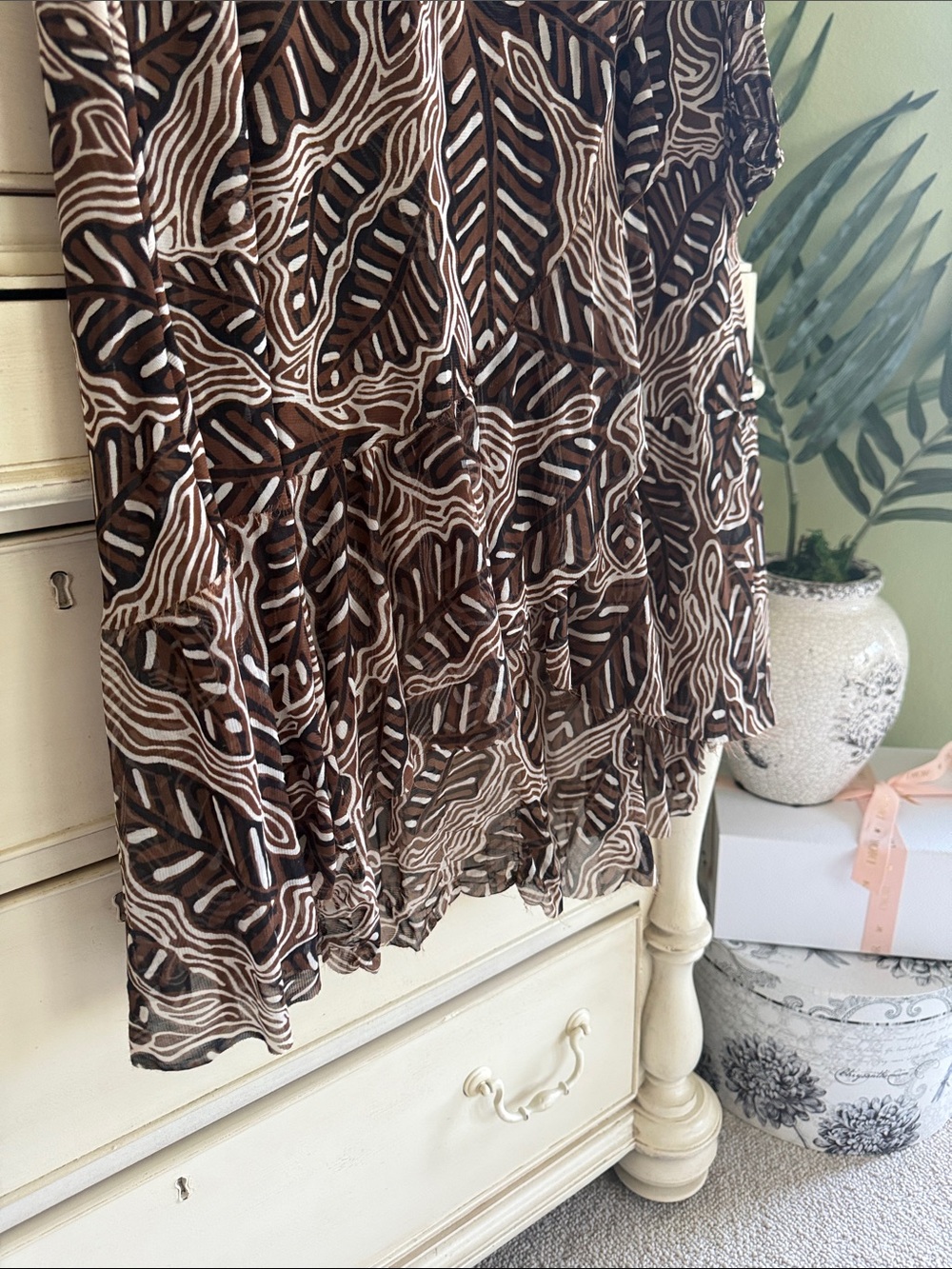 Jane and Delancey Brown and Cream top and skirt Leaf-Print size small - Picture 6 of 15
